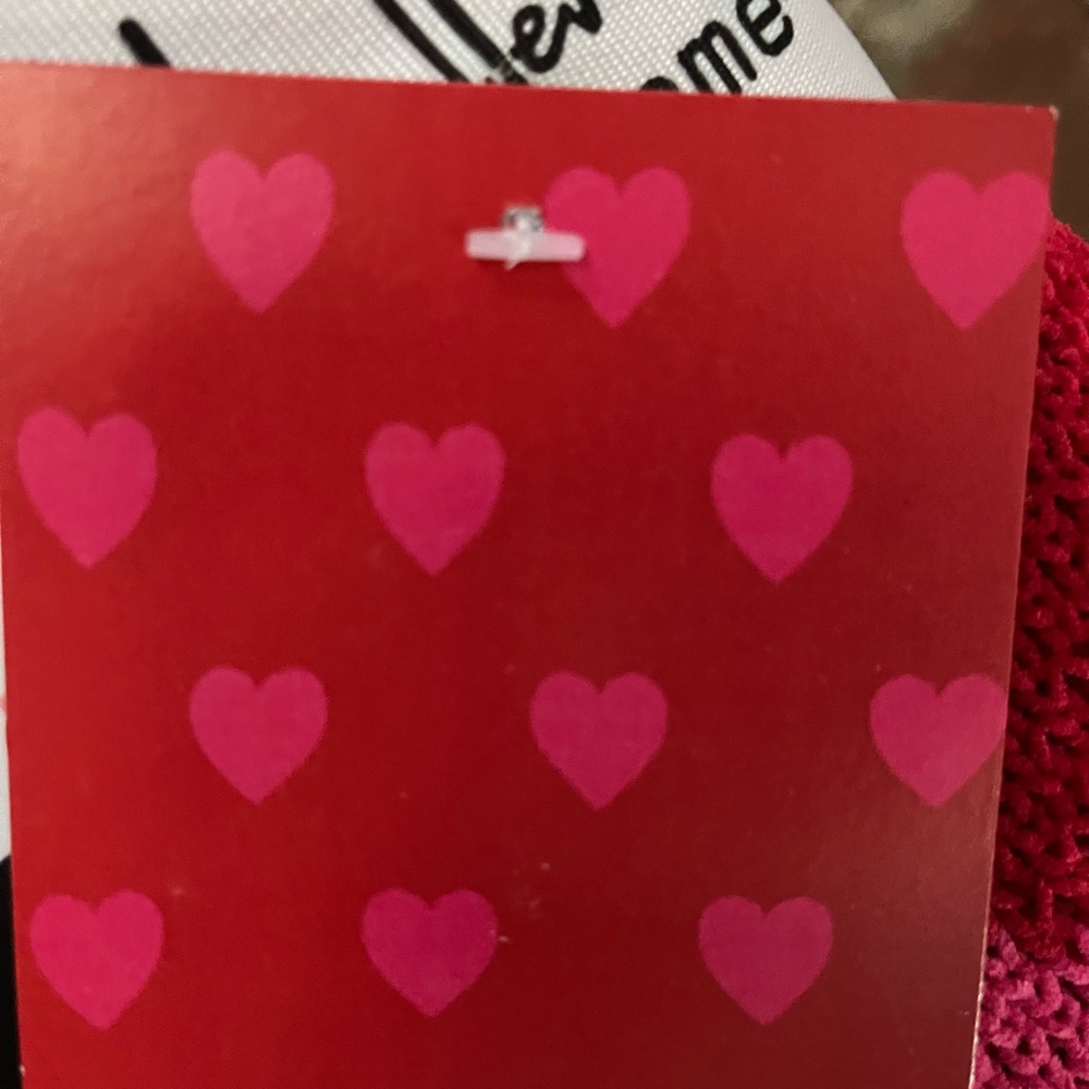 Nicole Miller heart throw 50×70 heart pattern, new with tags, pink and red